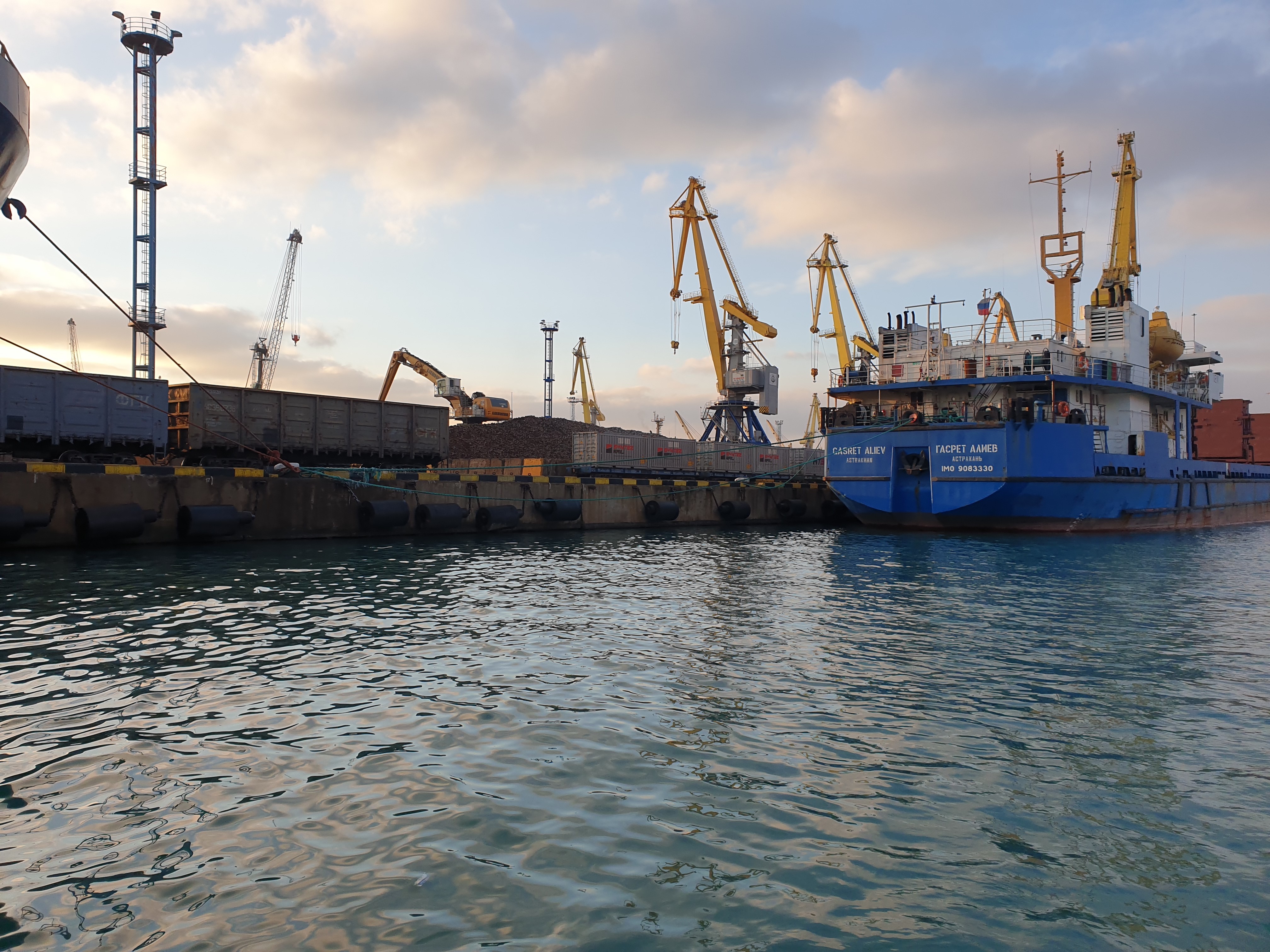 Росприроднадзор возбудил административное дело в отношении ПАО «НМТП» по факту неоповещения о разливе нефтепродуктов в акватории Черного моря